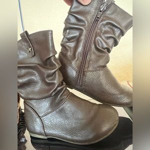 Brown toddler boots 8c